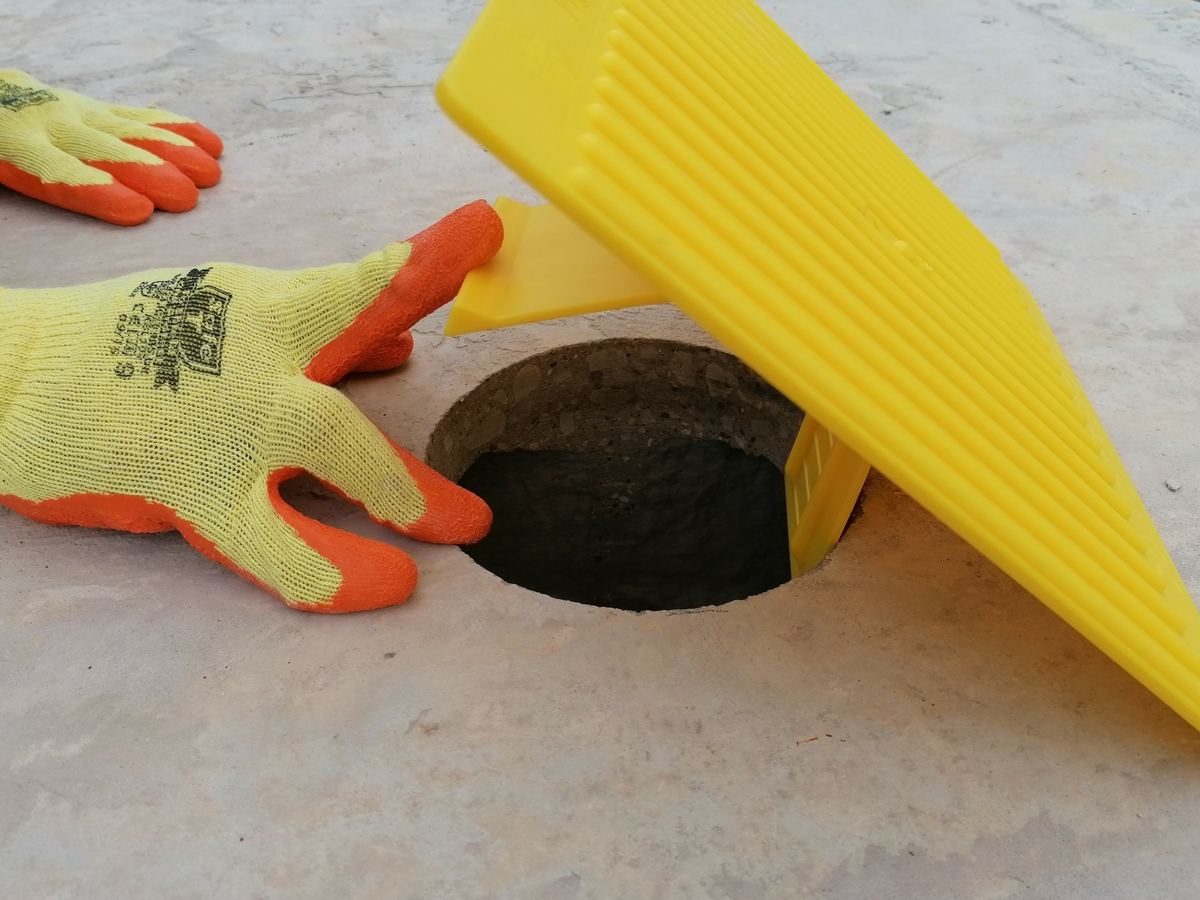 HOLE COVER